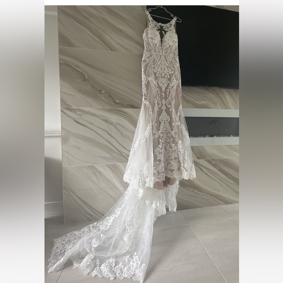 Wedding Dress Essense of Australia D3153IV11 - Picture 5 of 9